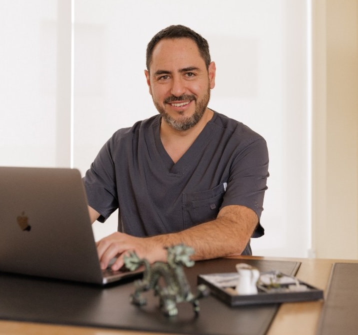 Dr. Alberto León Villalba